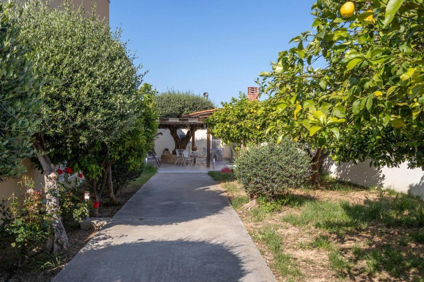 Garden House By Estia